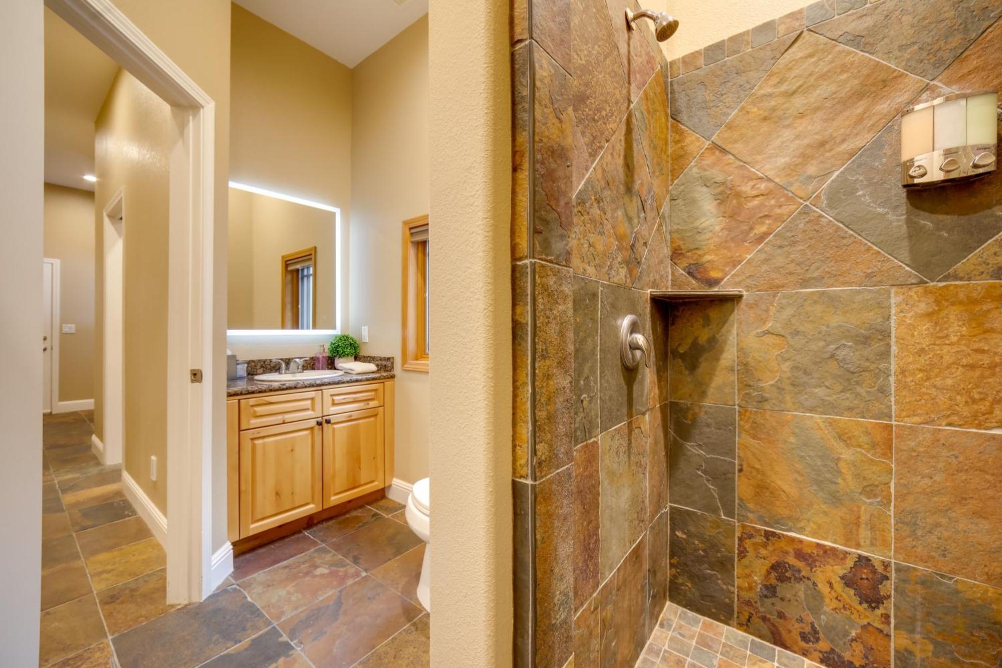 Sleek Reno-Lake Tahoe Retreat, 4 Mi To Ski Mt Rose Exterior photo